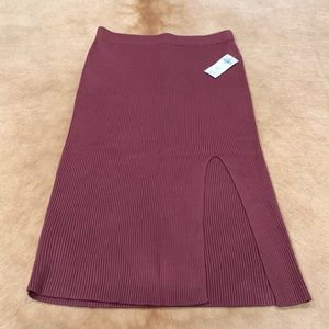 Abercrombie & Fitch- Burgundy Pencil Skirt- New with Tags- Ribbed- Small